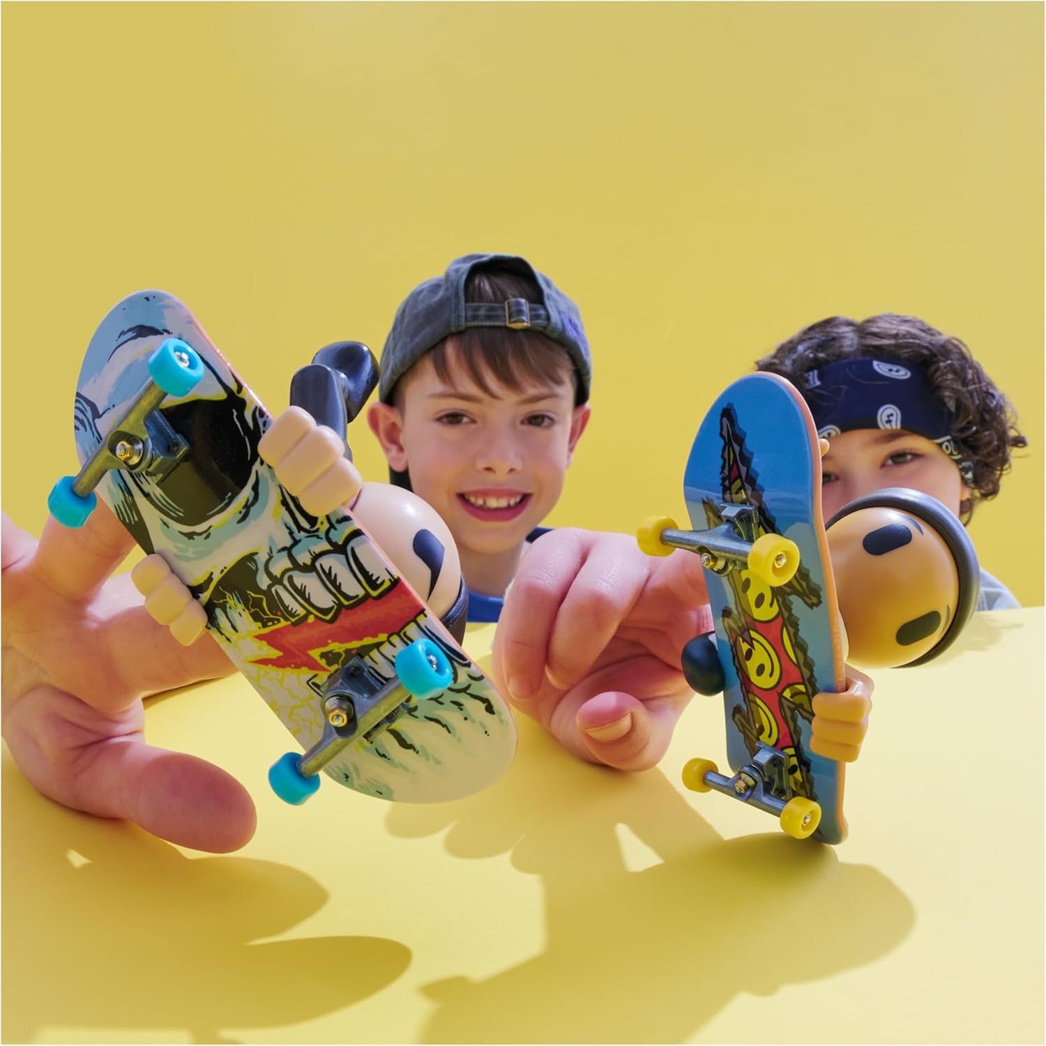 Tech Deck Sk8 Crew, 2-Pack Exclusive Fingerboards With Assistive Figures, Collectible And Customisable Mini Skateboards, Kids' Toys For Ages 5 And Up (Styles May Vary) - Image 9